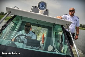 policyjni wodniacy podczas patrolu