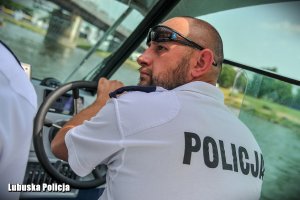 policyjni wodniacy podczas patrolu