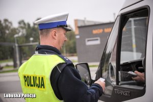 Policjant podczas działań EDWARD 2019.