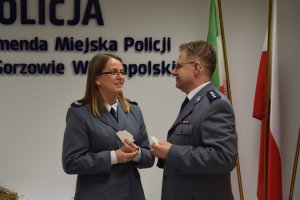 policjanci i pracownicy komendy na spotkaniu opłatkowym