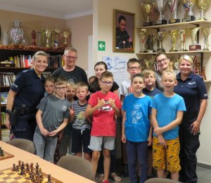 Zdjęcie grupowe w Klubie Szachowym Stilon