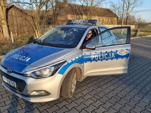 Radiowóz policyjny w czasie patrolu