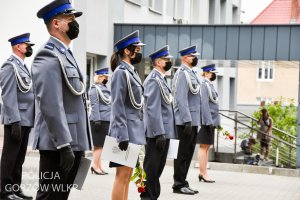 policjanci na uroczystym apelu