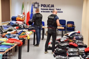 podrobiona odzież i funkcjonariusze straży granicznej i policji