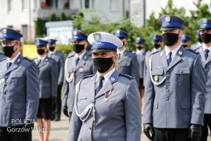 policjanci, którzy odbiorą awanse na wyższe stopnie policyjne