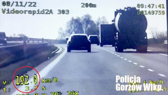 Policjanci zatrzymali nietrzeźwego na drodze ekspresowej. Jechał aż 192 km/h