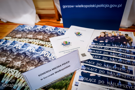 Funkcjonariusze o służbie w policji. Nabór trwa cały rok