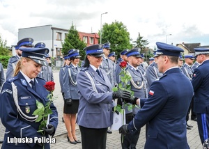 Wręczenie awansów policjantom podczas obchodów Święta Policji.