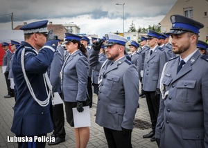 Wręczenie awansów policjantom podczas obchodów Święta Policji.