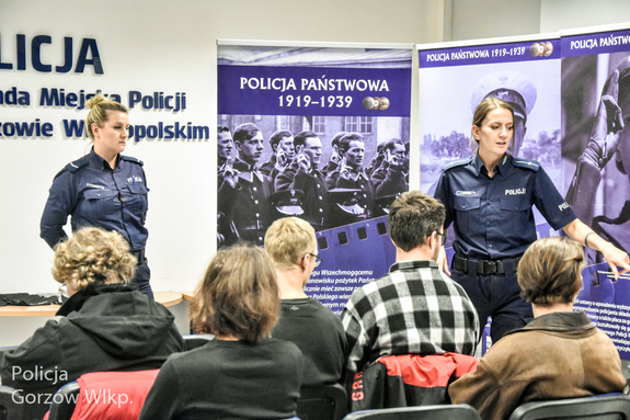 Studenci w komendzie. Policjanci o historii Policji Państwowej i doborze do służby