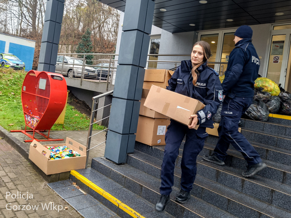 Wspieramy chorą Wiktorię. Od lat może liczyć na policjantów