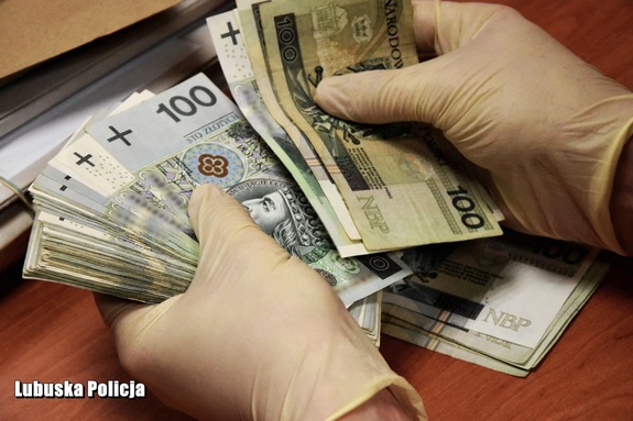 Doradcy okazali się oszustami. Kobieta straciła ponad 70 tysięcy złotych