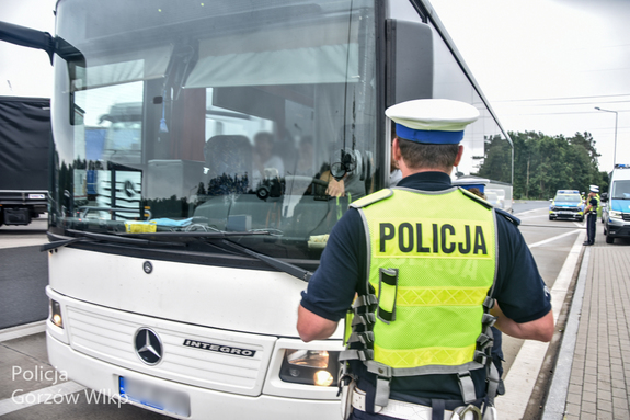 Wakacje na start. Policjanci dbają o bezpieczny wypoczynek
