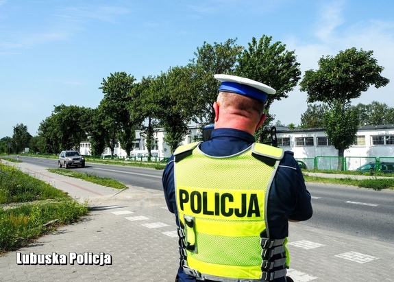 ZERO tolerancji dla nadmiernych prędkości – policjanci zatrzymali przez weekend prawo jazdy 19 kierowcom