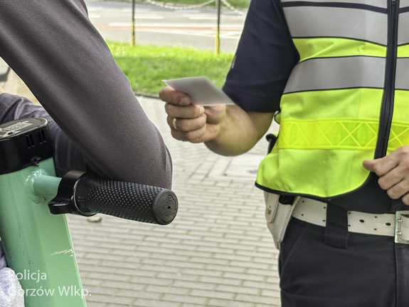 Policjanci kontrolowali użytkowników hulajnóg elektrycznych