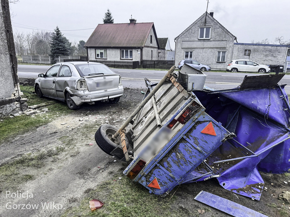 Miał prawie dwa promile, wjechał autem w budynek. Po wytrzeźwieniu usłyszy zarzuty