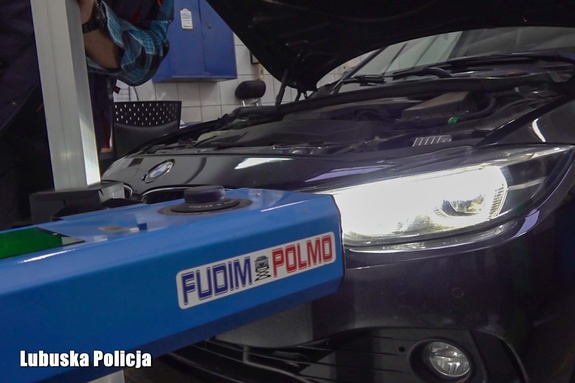 Z okazji mikołajek podaruj sobie i bliskim bezpieczeństwo – sprawdź oświetlenie pojazdu