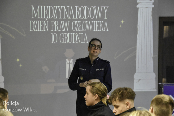 Międzynarodowy Dzień Praw Człowieka z klasami mundurowymi