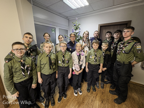 Betlejemskie Światło Pokoju dotarło do gorzowskich policjantów