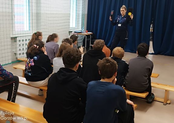 Policjanci radzą jak bezpiecznie spędzić nadchodzące ferie