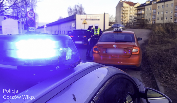 Kontrole taksówek i przejazdów na aplikację. Jeden z kierowców był nietrzeźwy
