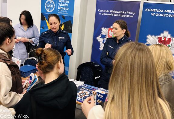 „Targi edukacyjno - zawodowe”- gorzowscy policjanci promują swoją służbę