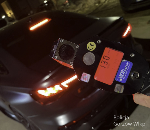 Jechał zdecydowanie za szybko, stracił prawo jazdy