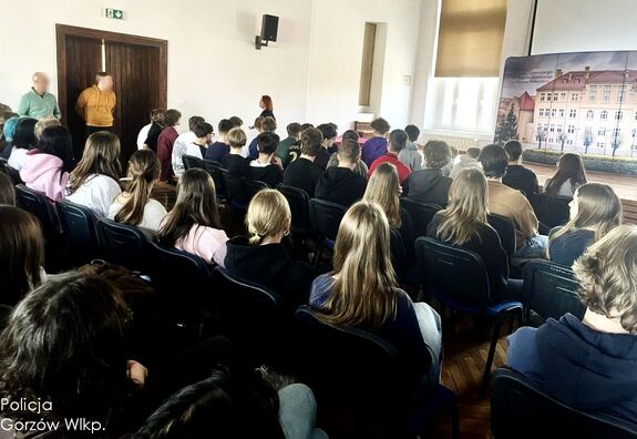 Hejt i przemoc – policyjne działania przeciwko przemocy rówieśniczej