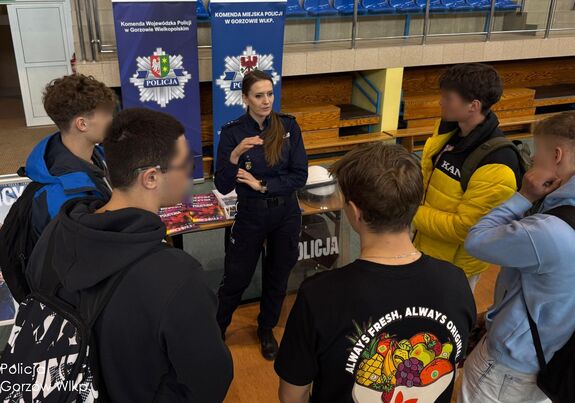 „Edu Day”- lubuscy policjanci podczas  targów edukacyjnych dla licealistów