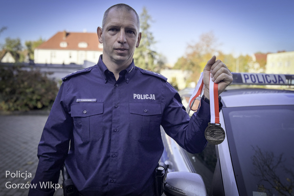Dzielnicowy z wyróżnieniem. Od wielu lat łączy sportową pasję ze służbą